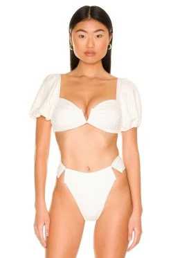 Spring 2022 Seashell Puff Sleeve Top